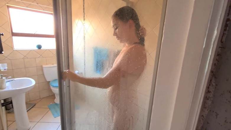 domslutfucker: Girl Giving Me a Lotion Handjob After She Gets Out...