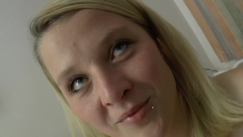 Casting GIRLS AND FIRST PORNO: 继父勾引他美丽的金发继女