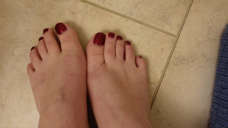 Deanna deadly: Quick Pedicure Menunjuk-nunjukkan Kuku Merah Glittery