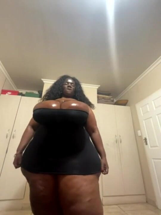 Legendary Booty Overdose: Arrapata Donnona MILF Geme Fetish