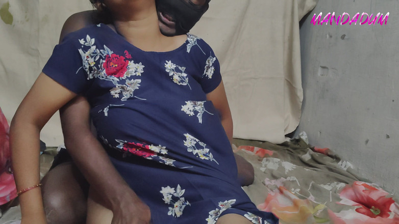 Mandadum: 집에 혼자 있는 핫한 마을 아줌마