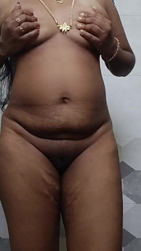 Bagno spettacolo ragazza tamil