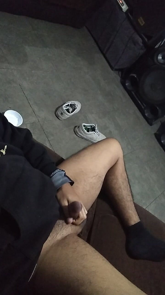 AlexAlejandro13: En el sofá es más cómodo que en la cama