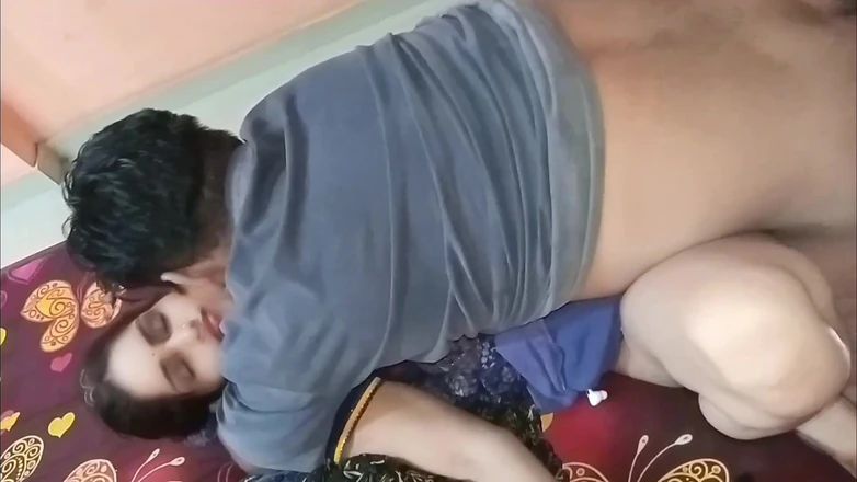 Janvibhabhii: Adik tiri comel menjemput saya untuk berkongkek keras apabila dia...