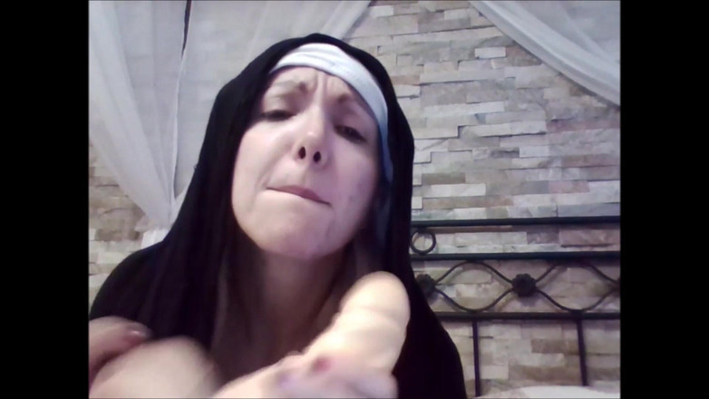 savannahamatoriale: La nonne ne semble pas très dévouée