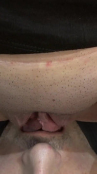 Mein cuckold-sklave putzt sperma aus meiner muschi und getränk mein pissen und leckt meine muschi sauber