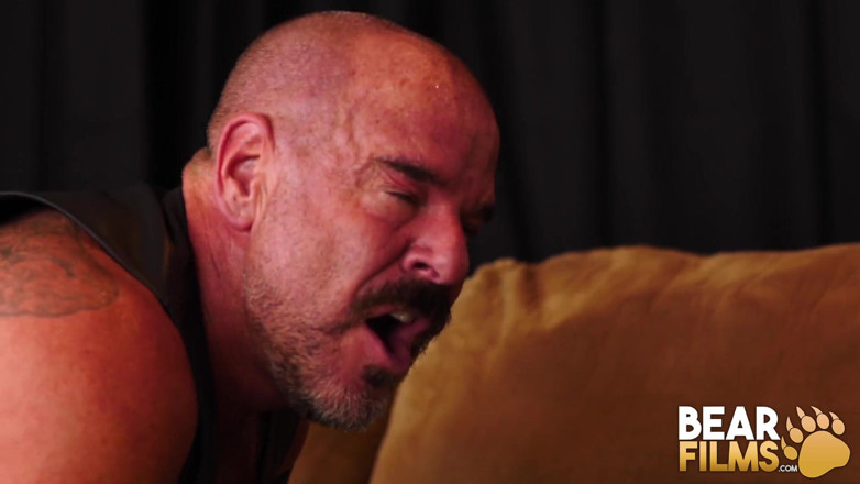 Bear Films: BEARFILMS - Hairy Jack Dyer destroys Harper Davis