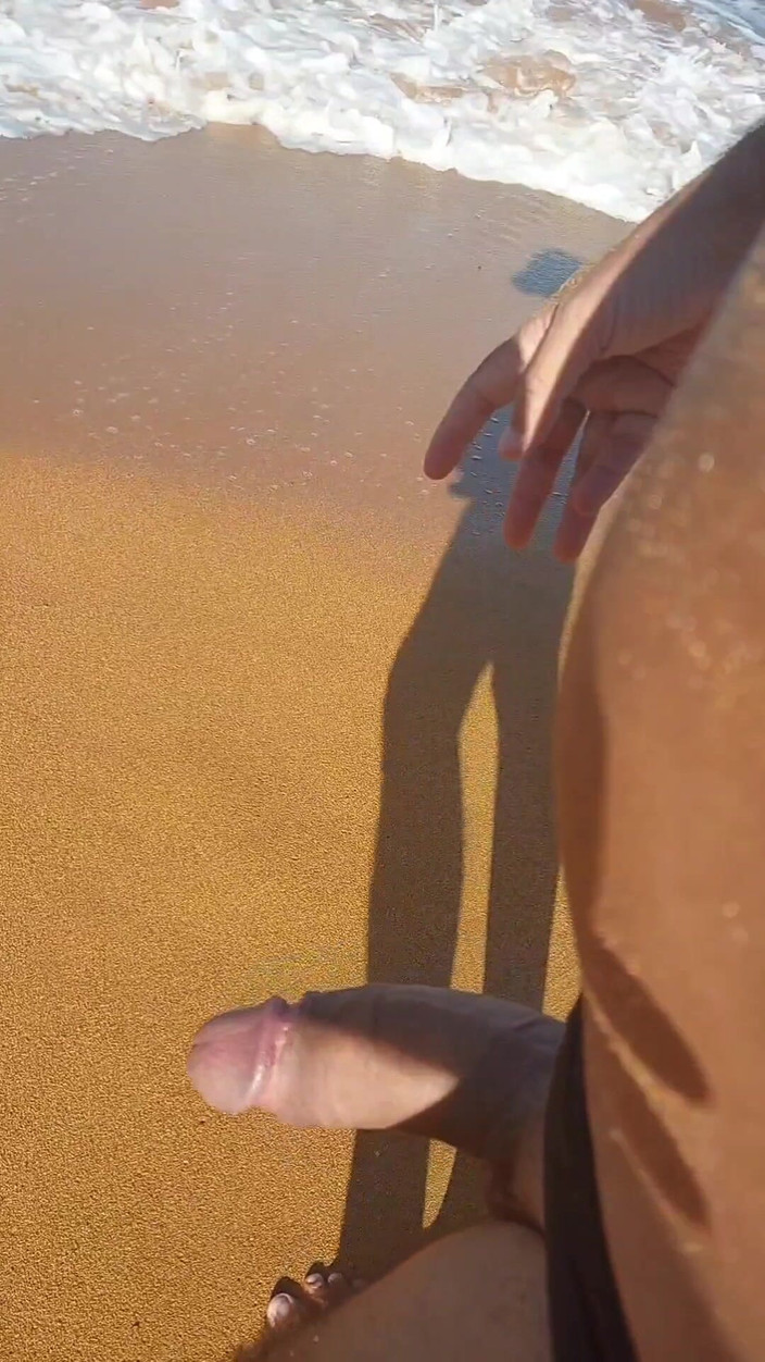 Ladysilvas: レディシルバがパンティ姿でビーチでオナニー 私のチンコと熱いお尻を見せびらかす