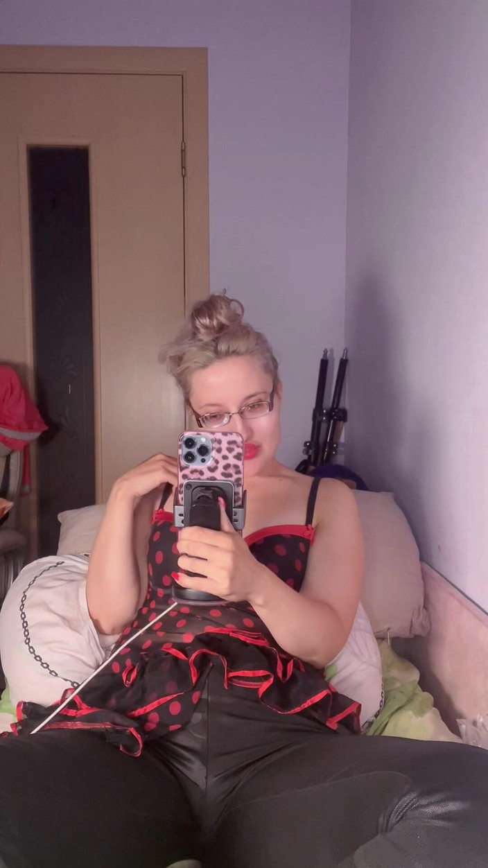 FinDom Goaldigger: Sesi webcam gold live berikan saya