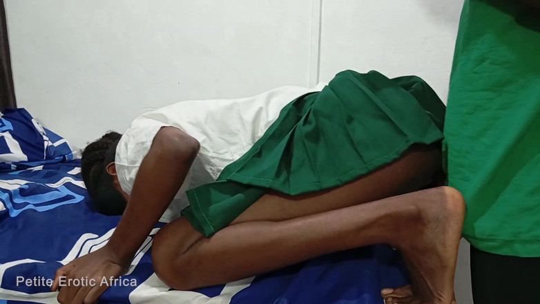 Petite Erotic Africa: Menjolok dubur dan mengongkek remaja Afrika kurus Sukakan