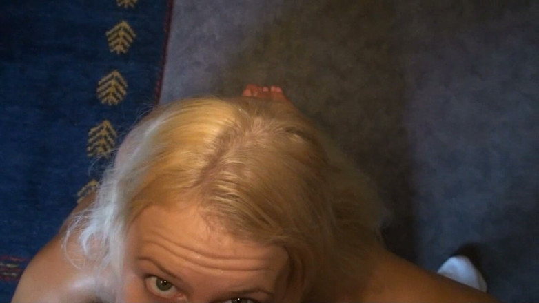Blondehexe: Polykání creampie?