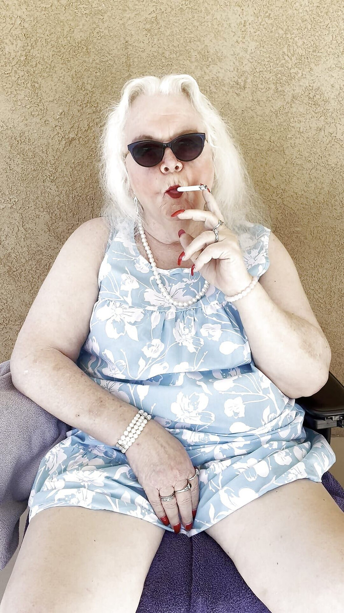 Constance: 喫煙と放尿2