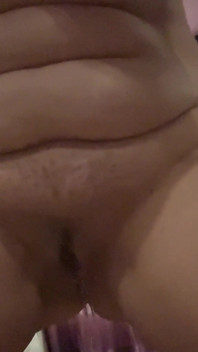 Martin, tu veux me lécher ? Tu m’amènes à l’orgasme et j’ai imaginé que ta bite était dans ma chatte Martin