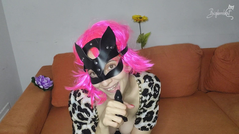 BigBoobCat: Objevuji své velké přírodní kozy a masku kundičky, úplně sám
