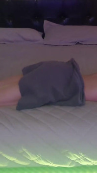 Smyslná masáž se promění hardcore s výstřikem na nohy