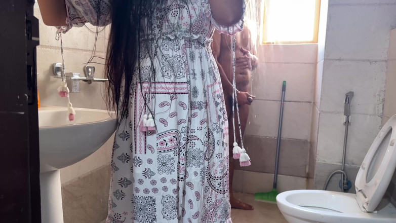 Hornycouple149: सौतेले बेटे ने शॉवर के बाद चोदने लायक मम्मी saara को नग्न देखा और उसका लंड अपनी गीली चूत से दूर नहीं पकड़ सका