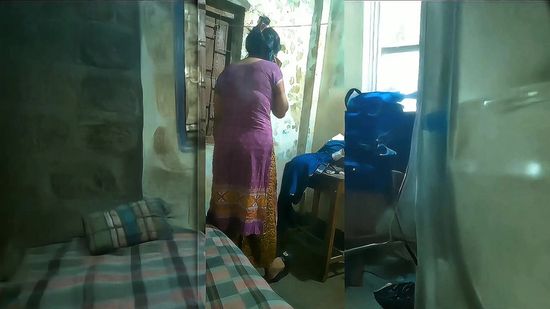 Romjan Khan: Büyük memeli evli kadın elektrikçiyle eğleniyor