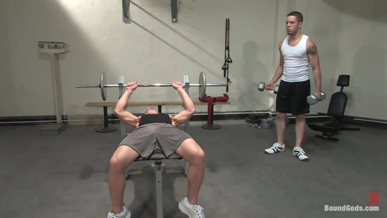 KINK men: Hřebec v tělocvičně