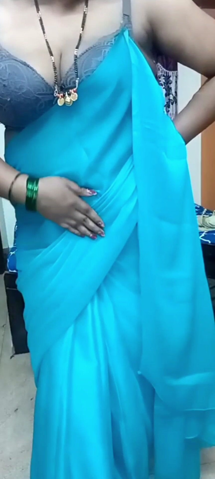 YourSexyWife: Bhabhi Ne Bathroom Me Kholi Choli