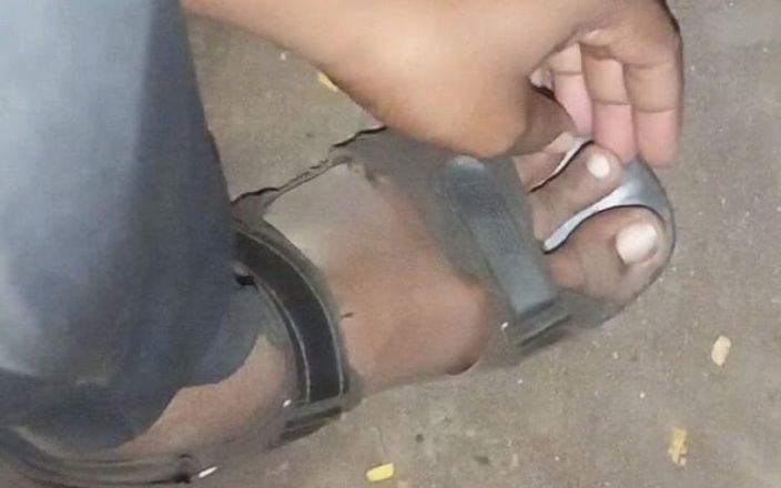 Sweet Indian cock: Utomhus min bil i penismassage med dildokondom