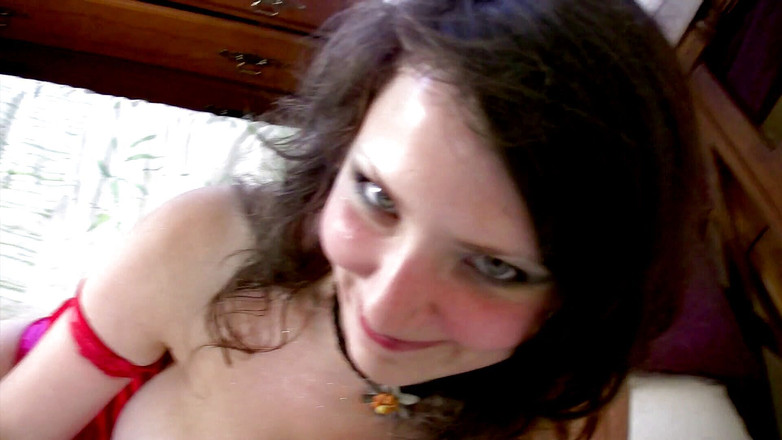 Hot Euro Girls: Грудаста французька краля спорожняє і скаче на жорсткому члені