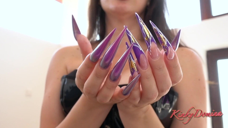 KinkyDomina: Adoră-mi unghiile lungi violete