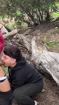 Zwaargeschapen Papi buitenshuis neukend ongecensureerde twink neukt papa zonder condoom betrapt