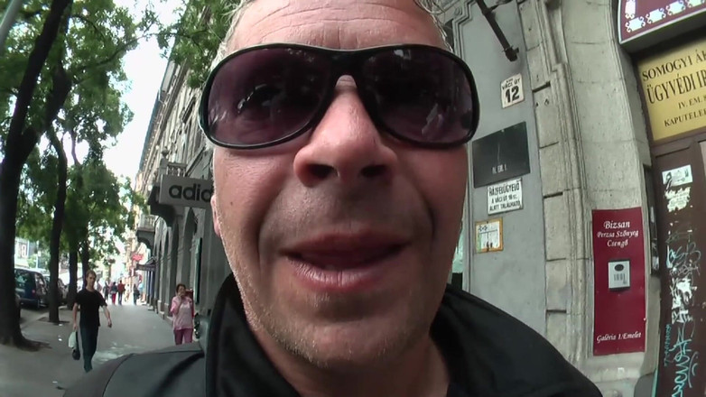 Old & Young: Старые И Молодые - Грудастую Брюнетку Трахают Два Мужика На Публике, Смотри Ее Стоны!