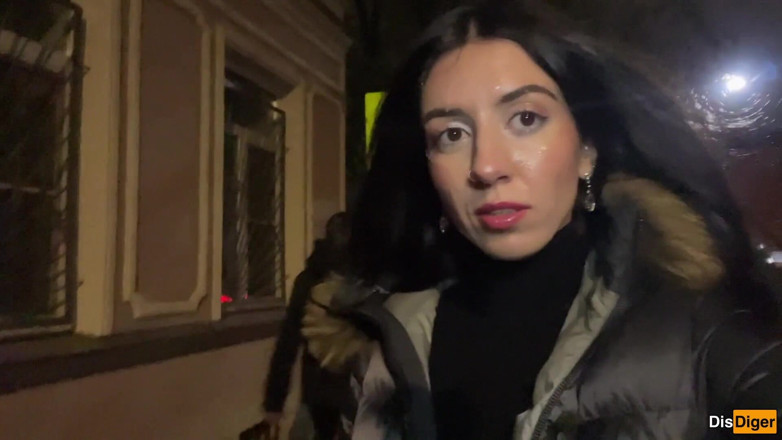 Dis Diger: Zniszczony makijaż spust na twarzy - publiczny cumwalk na futrze z...