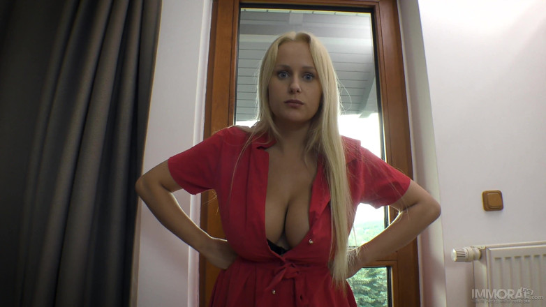 Immoral Live: La belle-mère Angel Wicky éjacule sur son beau-fils