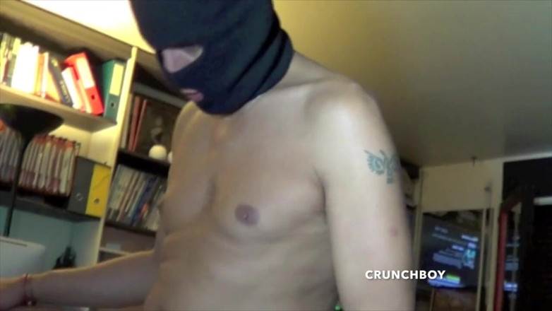 Crunch Boy: Straigt anónimo con máscara follada por KENZ