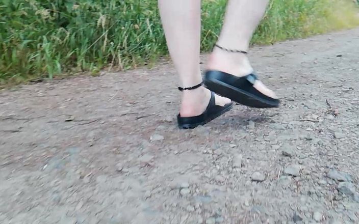 Carmen_Nylonjunge: Passeggiata nella natura a Birkenstock