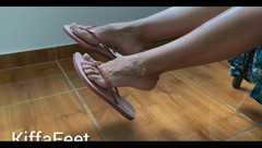 KiffaFeet: Sarkan parmak arası terlik