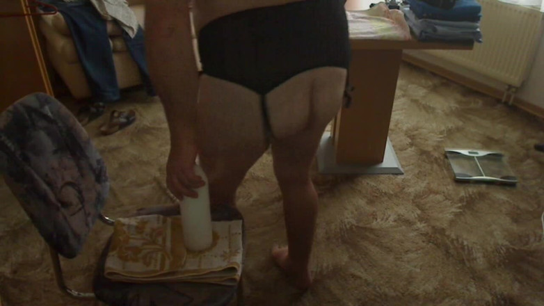Sissy die Transhure: Candle anal