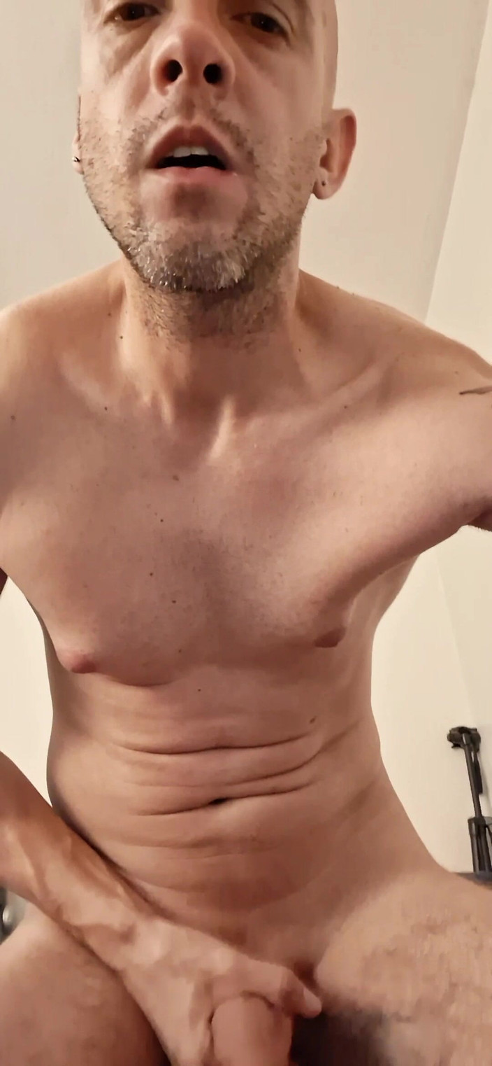 Kinkyboymilk: Latinoameričanka miluje houpat péro kolem