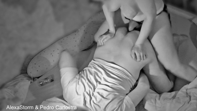 Pedro Carlostra: Amatör sert gece yarısı takma yarakla sikişiyor, büyük ve güzel...