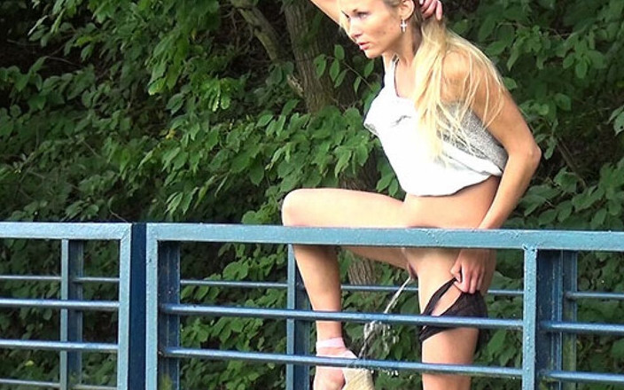 Puffy Network: Happy fence di Got2Pee dove le ragazze vengono a pisciare