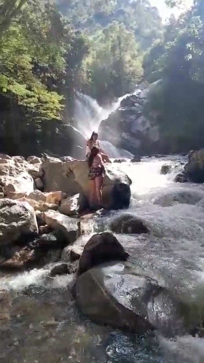 Leona AndJazzlin: Schlampe Sex Nacktes Paar Muschi