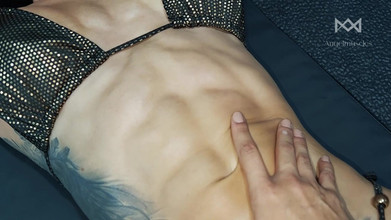 Angelmuscles: Harte Bauchmuskeln, kein Widerstand