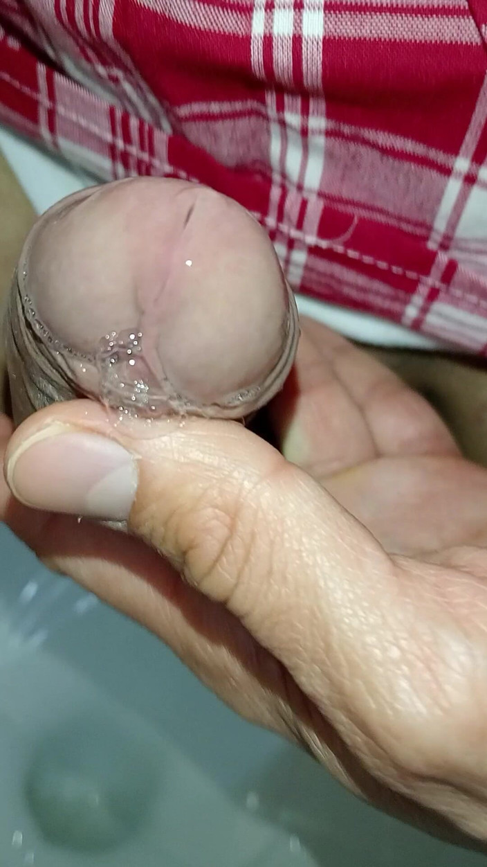 Rey rey: 핫하고 젖은, 화장실에서 강렬하게 자위하는 절망적 인 학생, 나는 거의 발견