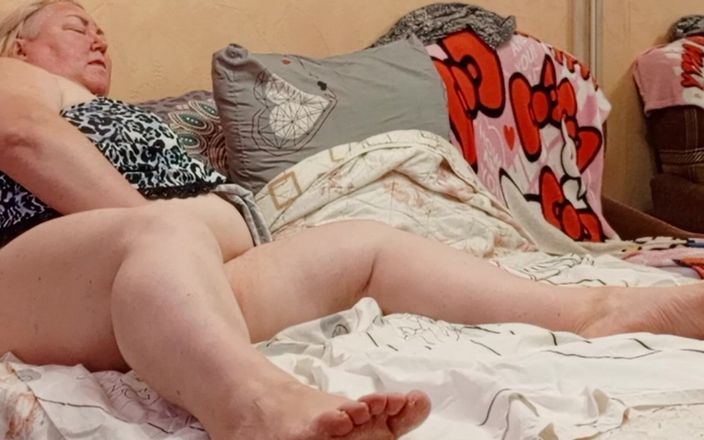 Zona901: Eine freundin probierte ein neues sexzeug an ihrer muschi aus