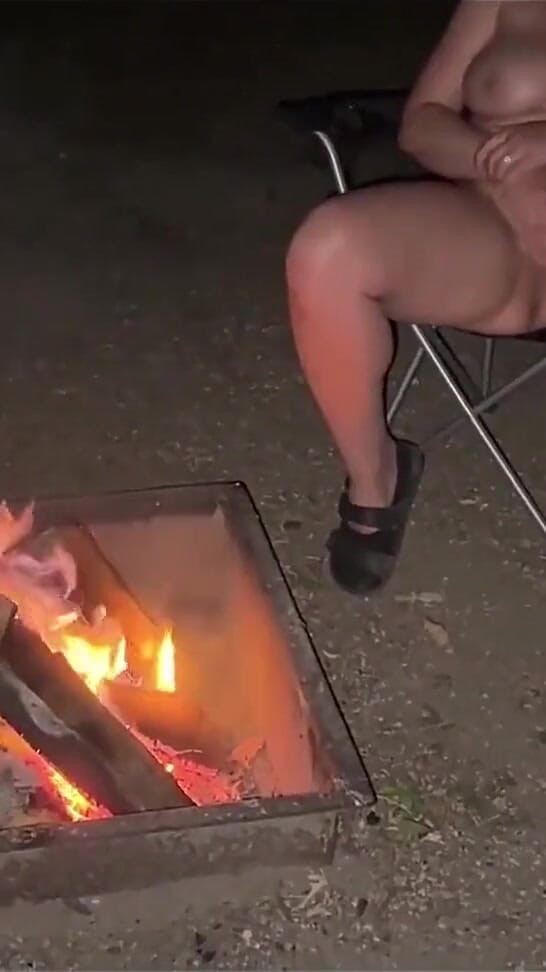 Mya Lane: 캠프 밖에서 주말 내내 따먹히는 와이프, 탈의실에서 자위하는 걸 지켜봤어