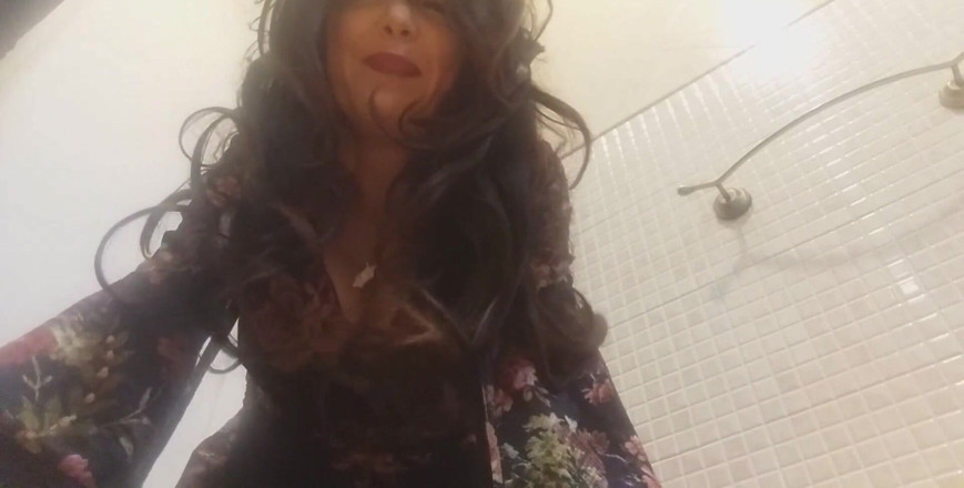 savannahamatoriale: Monia Whore, Goes to the Theater and...an Unmissable Story