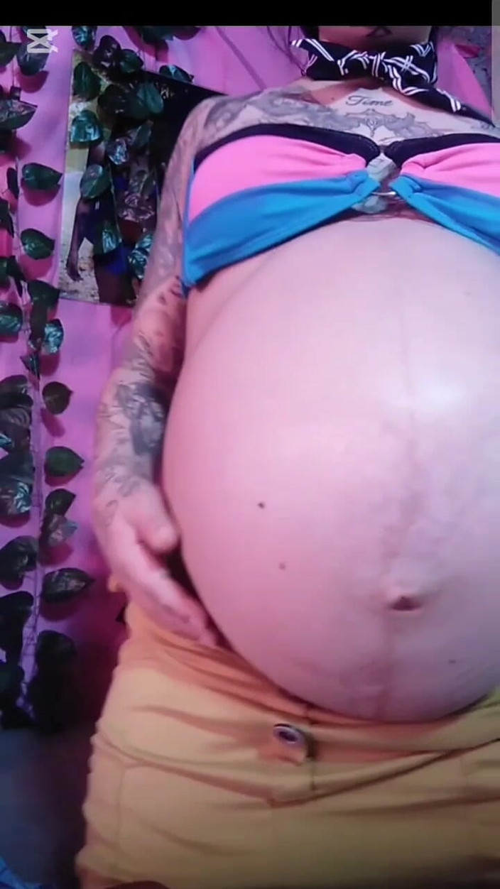 Dalyla: Bụng khổng lồ