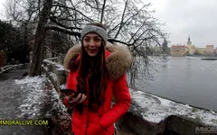 La splendida ragazza Isabella De Laa si fa mangiare lo sperma in un folle trio con porno Dan e il suo figliastro!