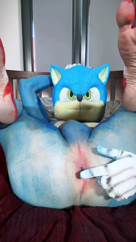Sonic lagi asik muasin dirinya sendiri pakai dildo