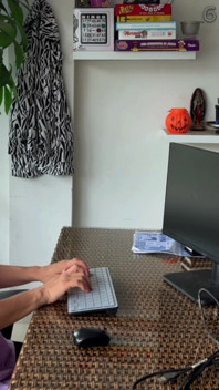 Eu brinco com minha esposa que ela é minha secretária durante o horário de trabalho
