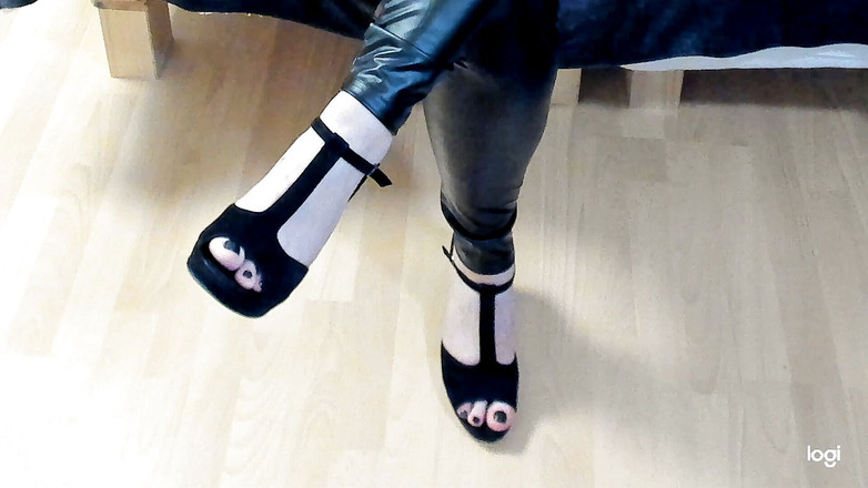 HotLeyla86: Lady Leyla nunjukin kamu pelayan tempatmu