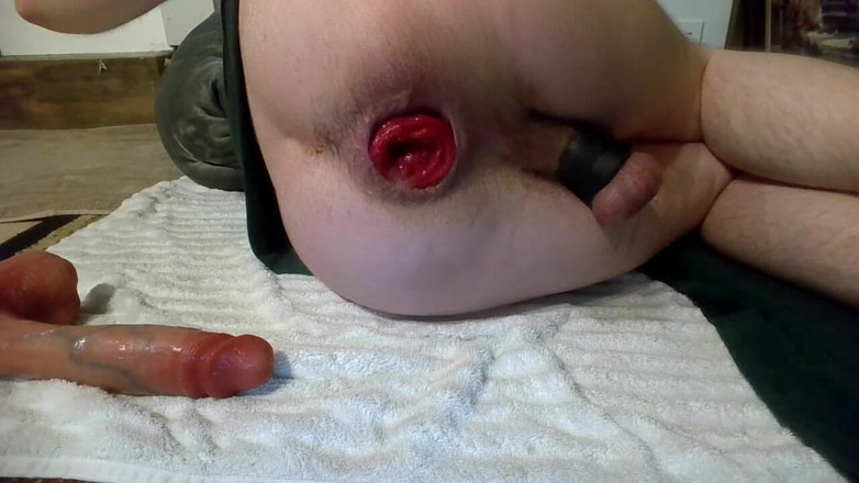 GayMITwink: Gay Twink rider på sin stora dildo som ett proffs