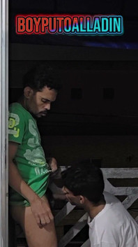 El hombre puso su polla en mi boca y la folló